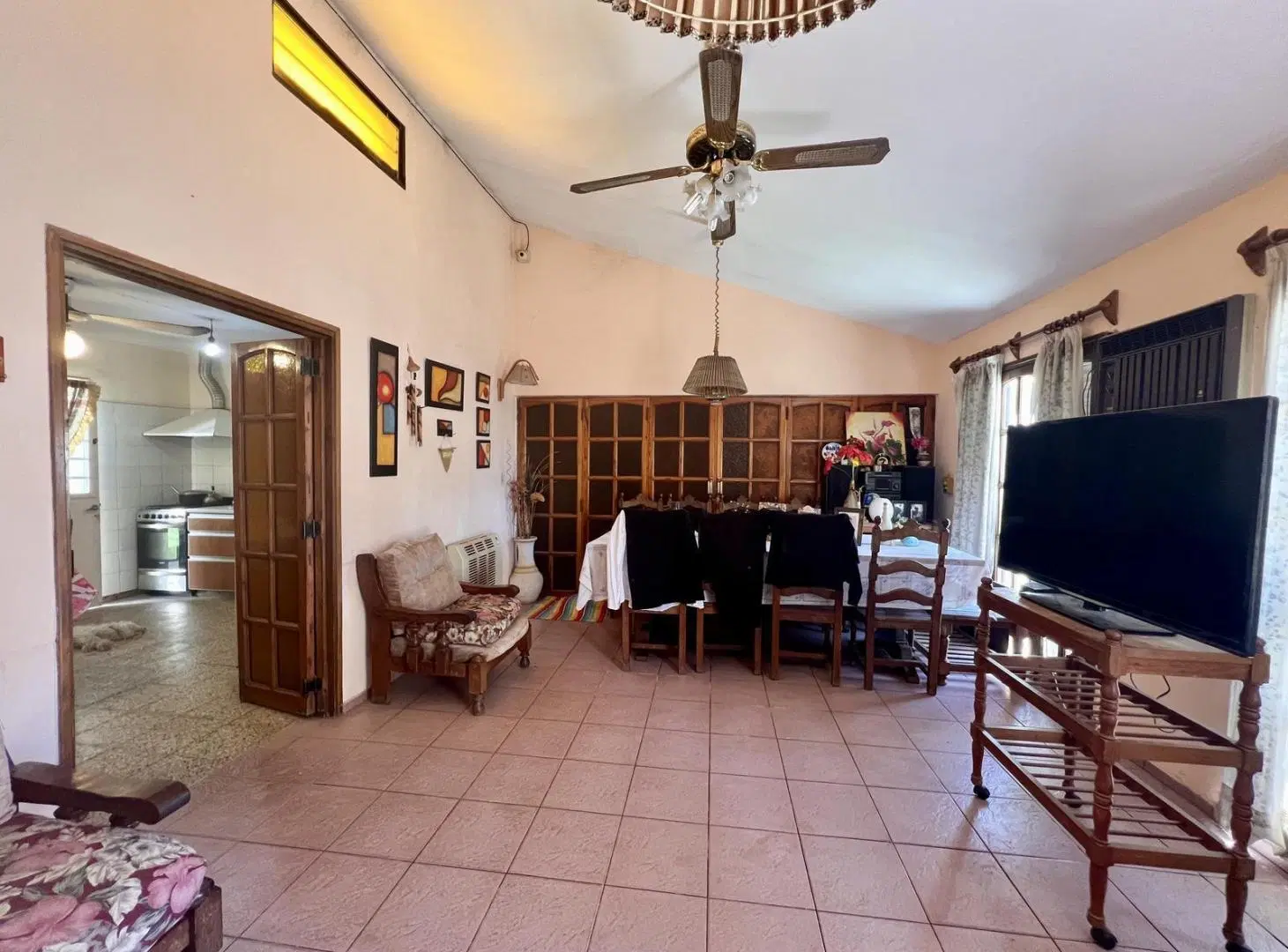 Casa en Venta 4dor + Dpto. Quincho, cochera p/3 5