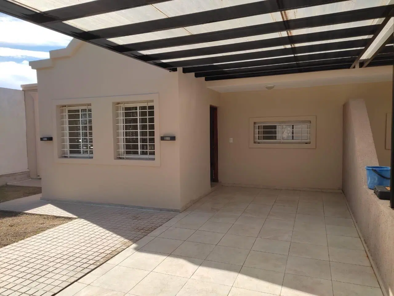 Alquiler Casa 2dor, cochera y patio en Colonia Tirolesa 1
