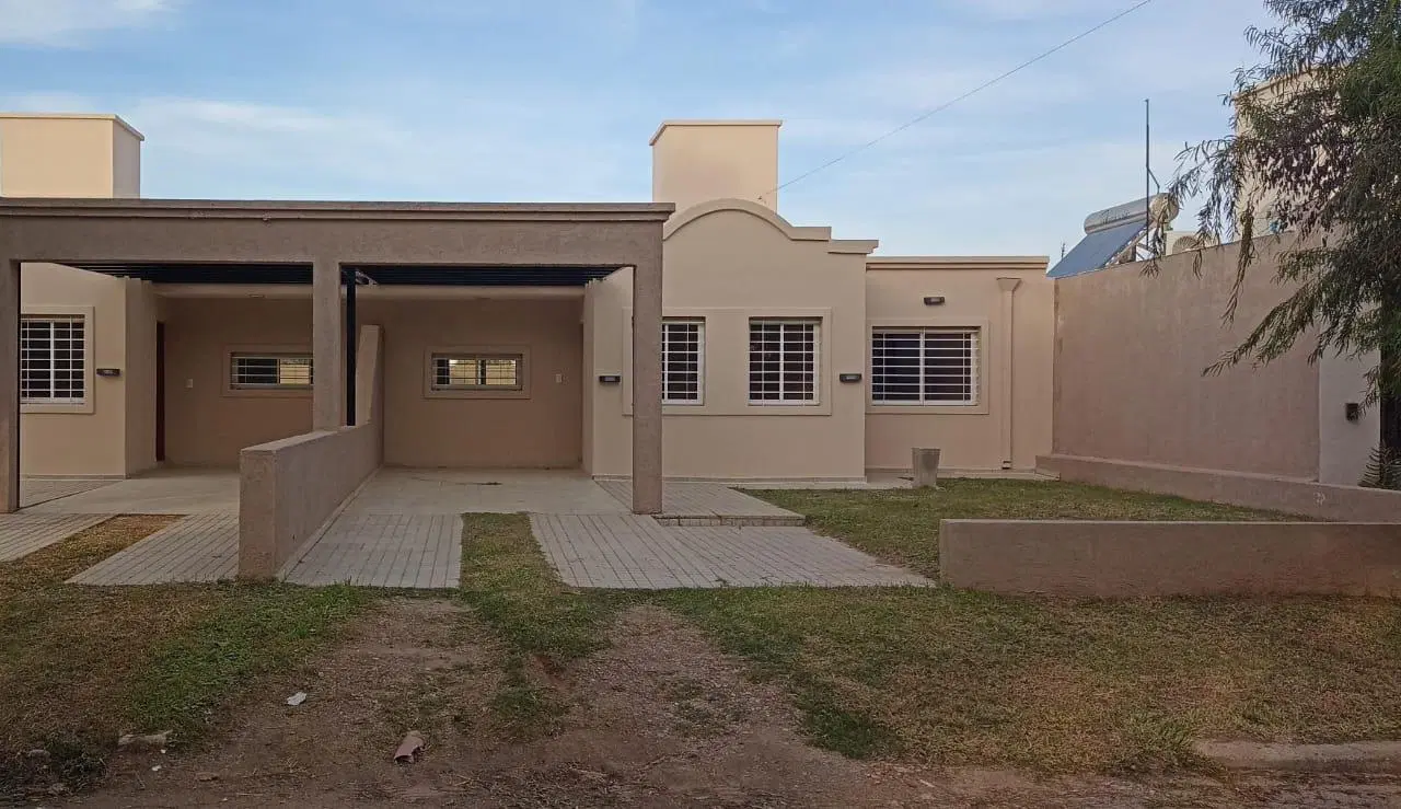 Casa 2dor, cochera y patio en Colonia Tirolesa 2