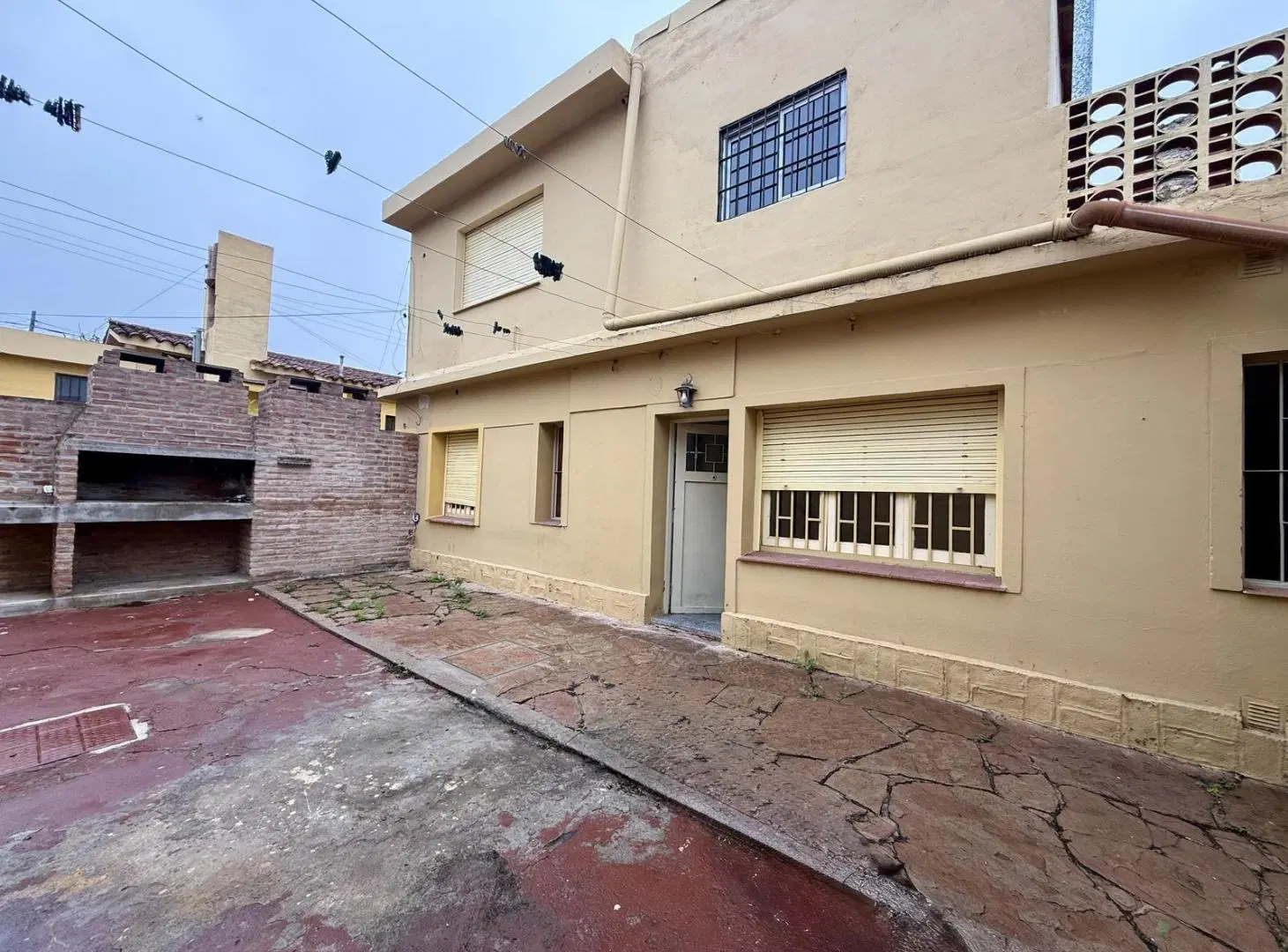 Casa 3 dormitorios en alquiler en Alto Alberdi, c/ cochera y patio 2