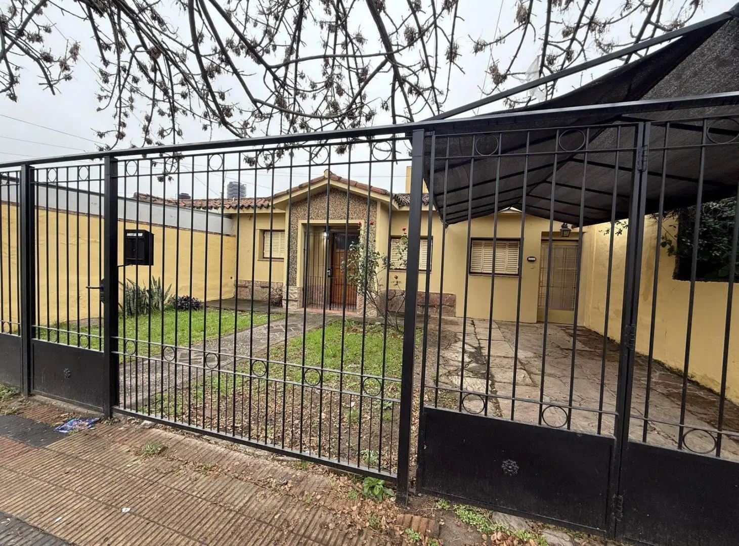 Casa 3 dormitorios en alquiler en Alto Alberdi, c/ cochera y patio 4