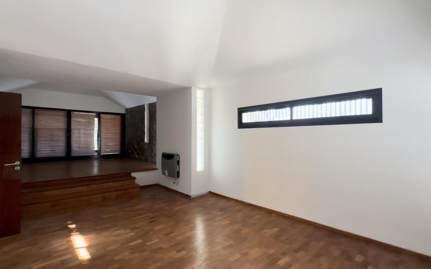 Foto de Alquiler comercial en Urca, sobre Av Menendez Pidal 3600. Con Pileta, cocheras y quincho, imagen 1