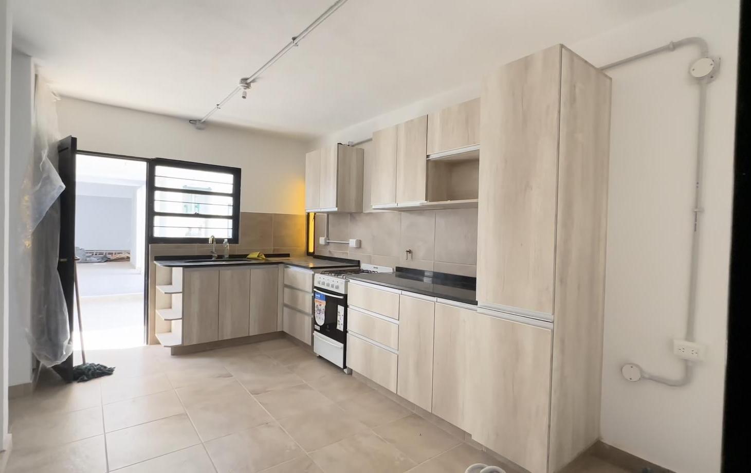 Foto de Alquiler comercial en Urca, sobre Av Menendez Pidal 3600. Con Pileta, cocheras y quincho, imagen 2