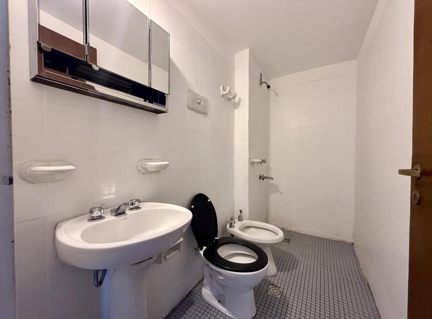 Foto de Departamento 2 DOR en Alquiler, Duarte Quiros 1700. Zna Nuevocentro, imagen 5