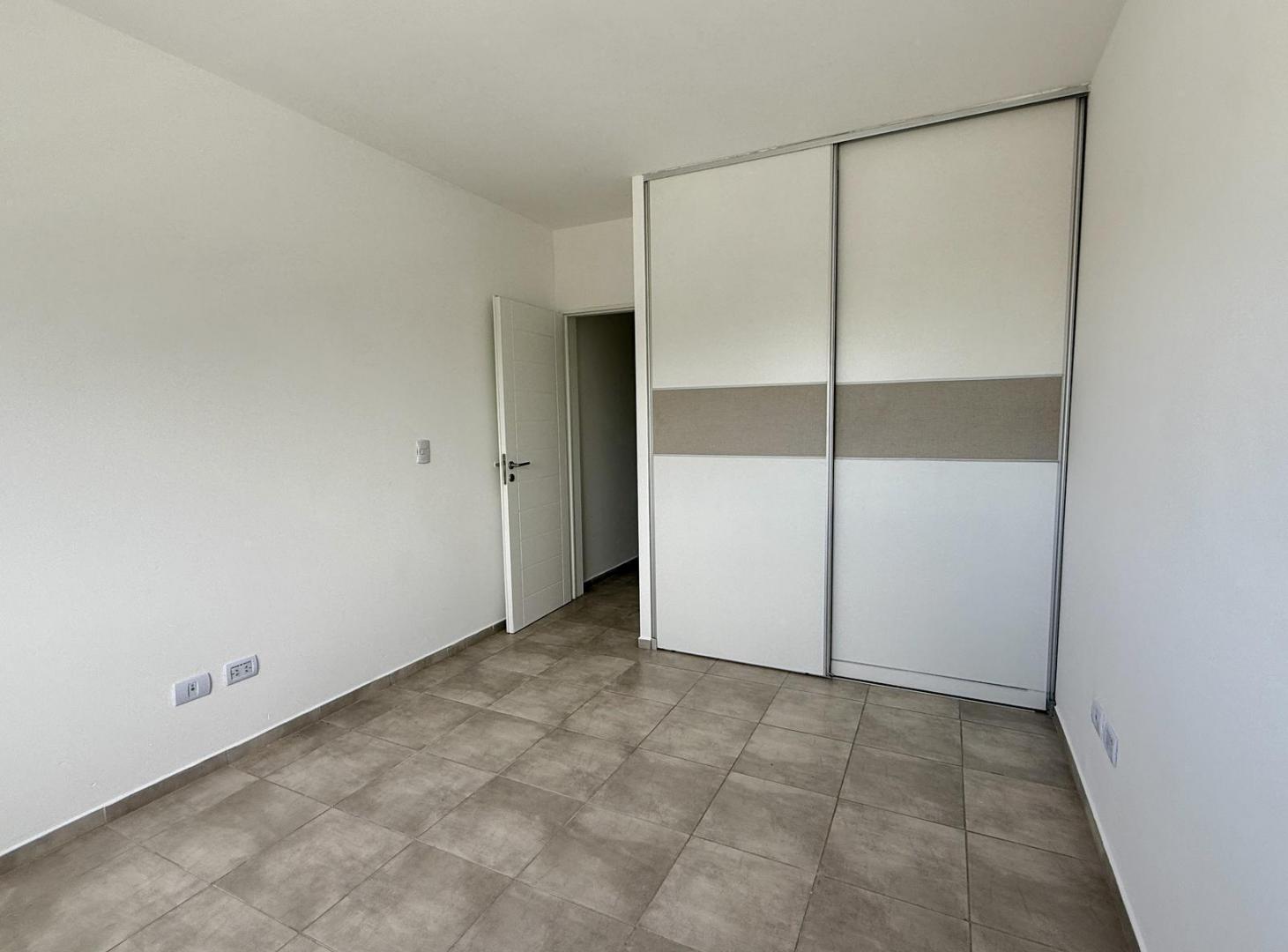 Foto de Departamento 1 Dormitorio en Alquiler, Alberdi en zona Plaza J del Barco, imagen 4