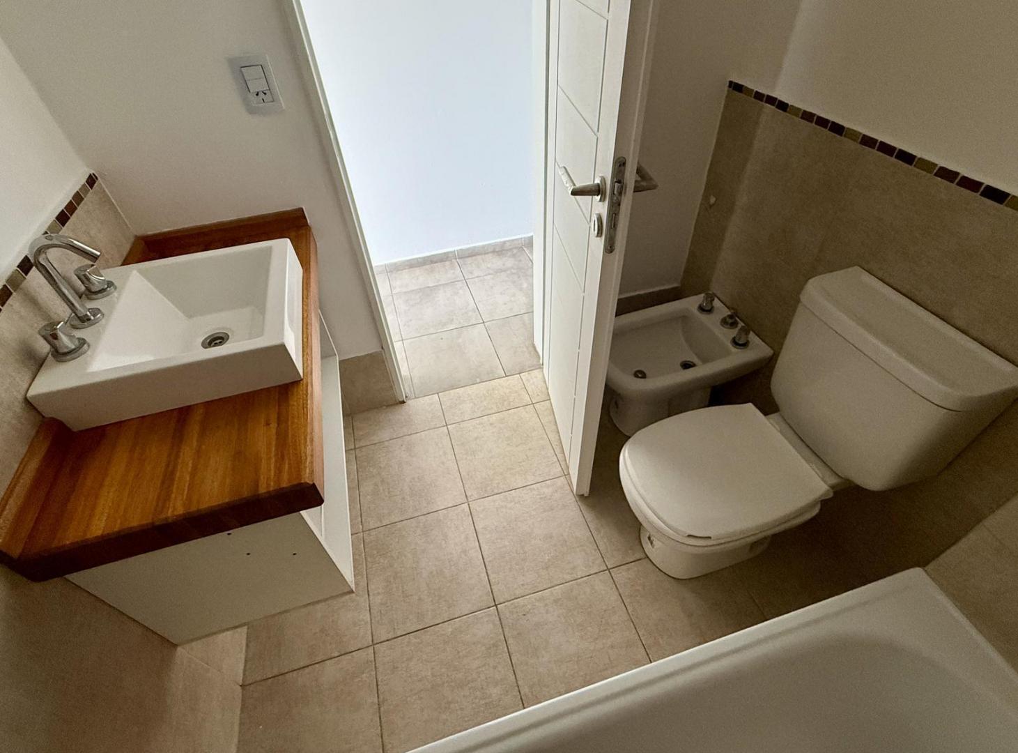 Foto de Departamento 1 Dormitorio en Alquiler, Alberdi en zona Plaza J del Barco, imagen 5