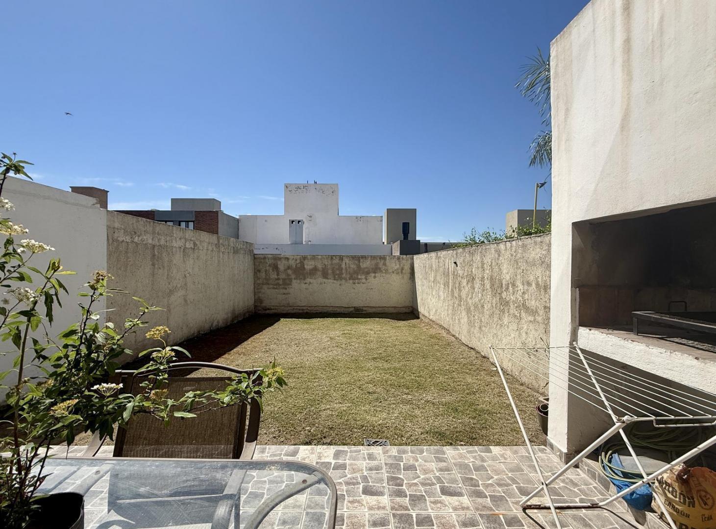 Foto de Duplex 3 dor en Docta sobre Av principal, a mts de la guardia, imagen 5