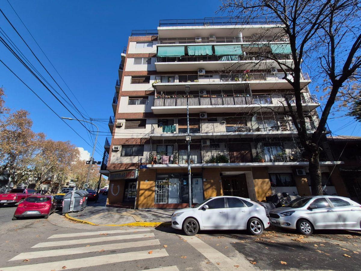 DEPARTAMENTO 3 AMBIENTES CON BALCÓN CORRIDO – FLORESTA / MONTE CASTRO