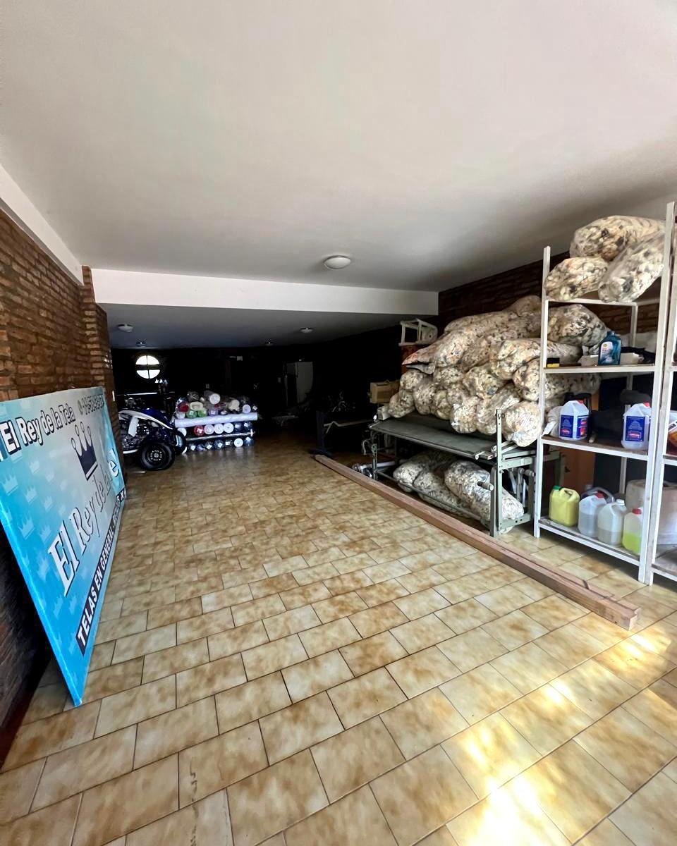 VENTA Chalet 4 dormitorios c/ garage y pileta Bernal Centro