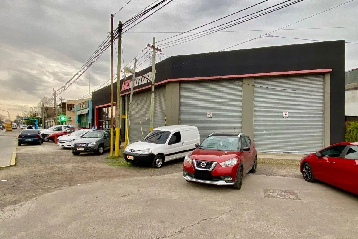 Alquiler Local/ Galpon/ Bodega en Av 14 y Cno Gral Belgrano Berazategui 1