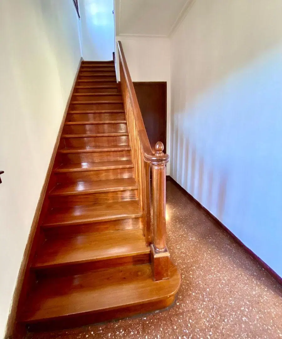 Venta Hermosa Casa con Depto al fondo y garage varios autos centro de Wilde 8