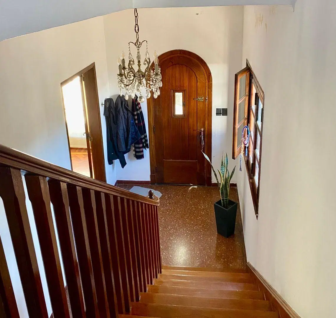 Venta Hermosa Casa con Depto al fondo y garage varios autos centro de Wilde 3