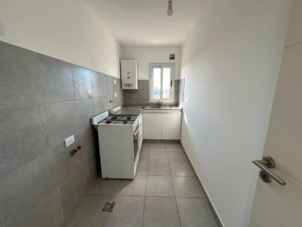 Piso alto - Pileta con asadores - Seguridad 24hs - Balcón 5