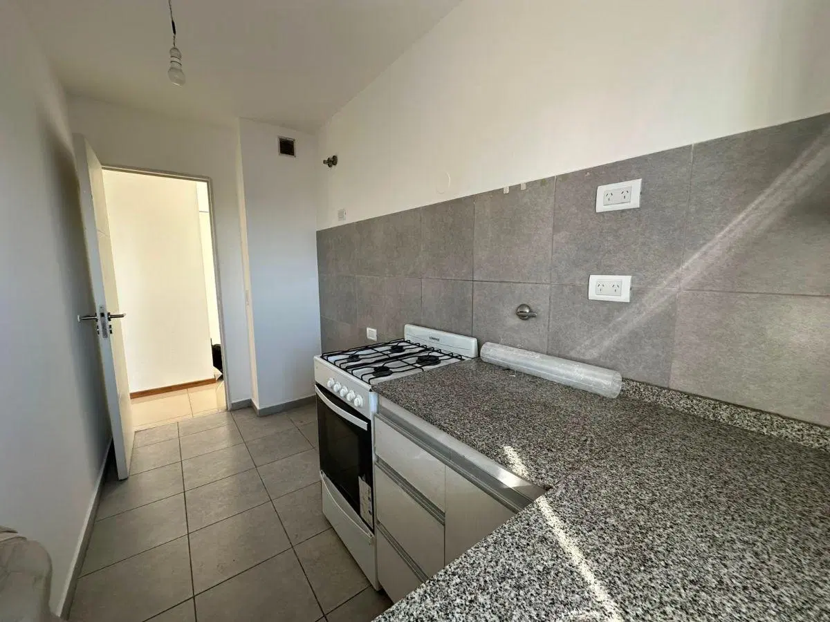 Piso alto - Pileta con asadores - Seguridad 24hs - Balcón 2