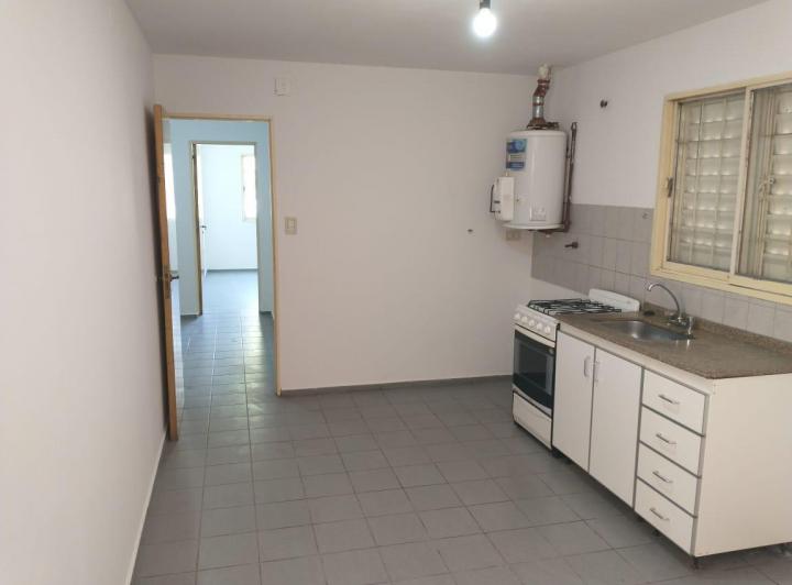 Alquilo dep 3 dormitorios y patio en B° Las Palmas, Diego Cala 390 4