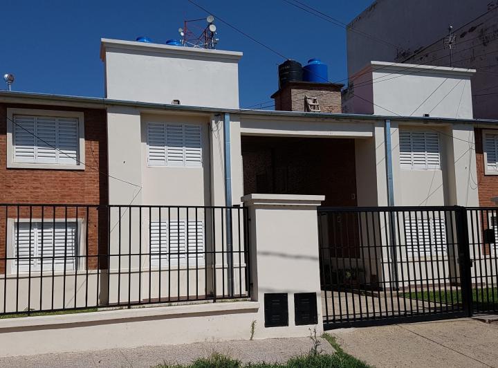Alquilo dep 3 dormitorios y patio en B° Las Palmas, Diego Cala 390 2