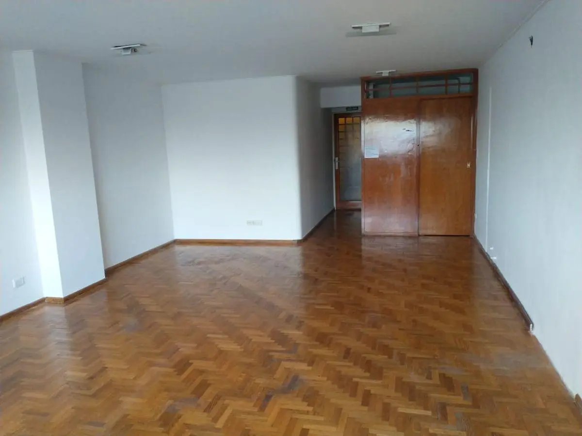 Vendo oficina comercial 30M2 B° Centro, Ituzaingó 100 3