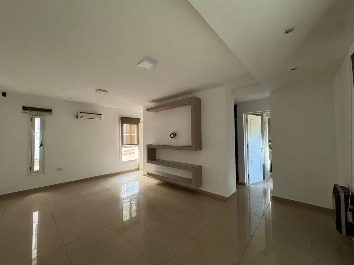 Vendo casa 3 dor, 3 baños, patio, pileta, cochera 4 autos en Jesús María 370M2 4