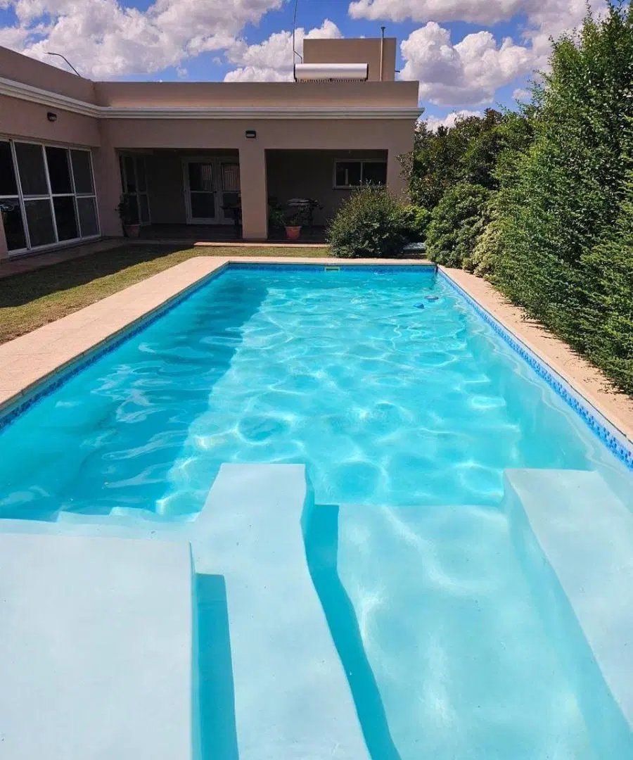 Vendo casa 3 dor, 3 baños, patio, pileta, cochera 4 autos en Jesús María 370M2 3
