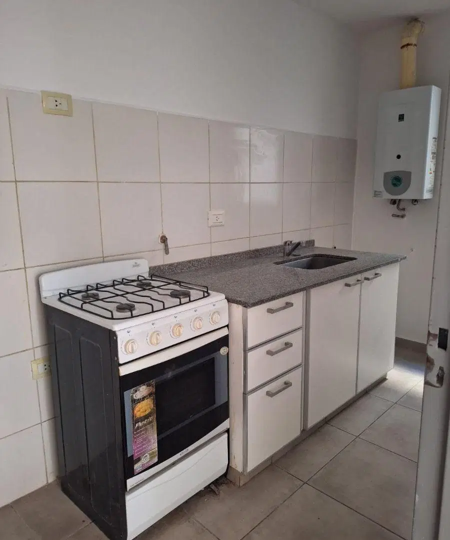 Alquilo dep 1 dormitorio Alberdi Urrutia 164 con cochera 5