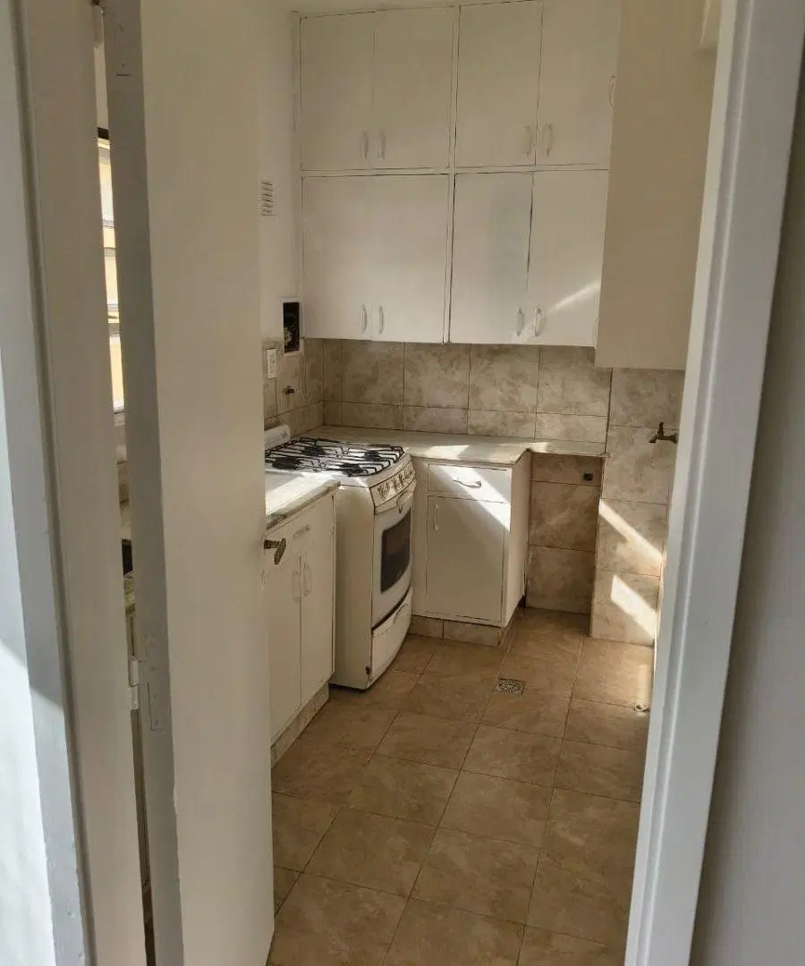 Alquilo dep 1 dormitorio Av. Maipú 135 B° Centro 1