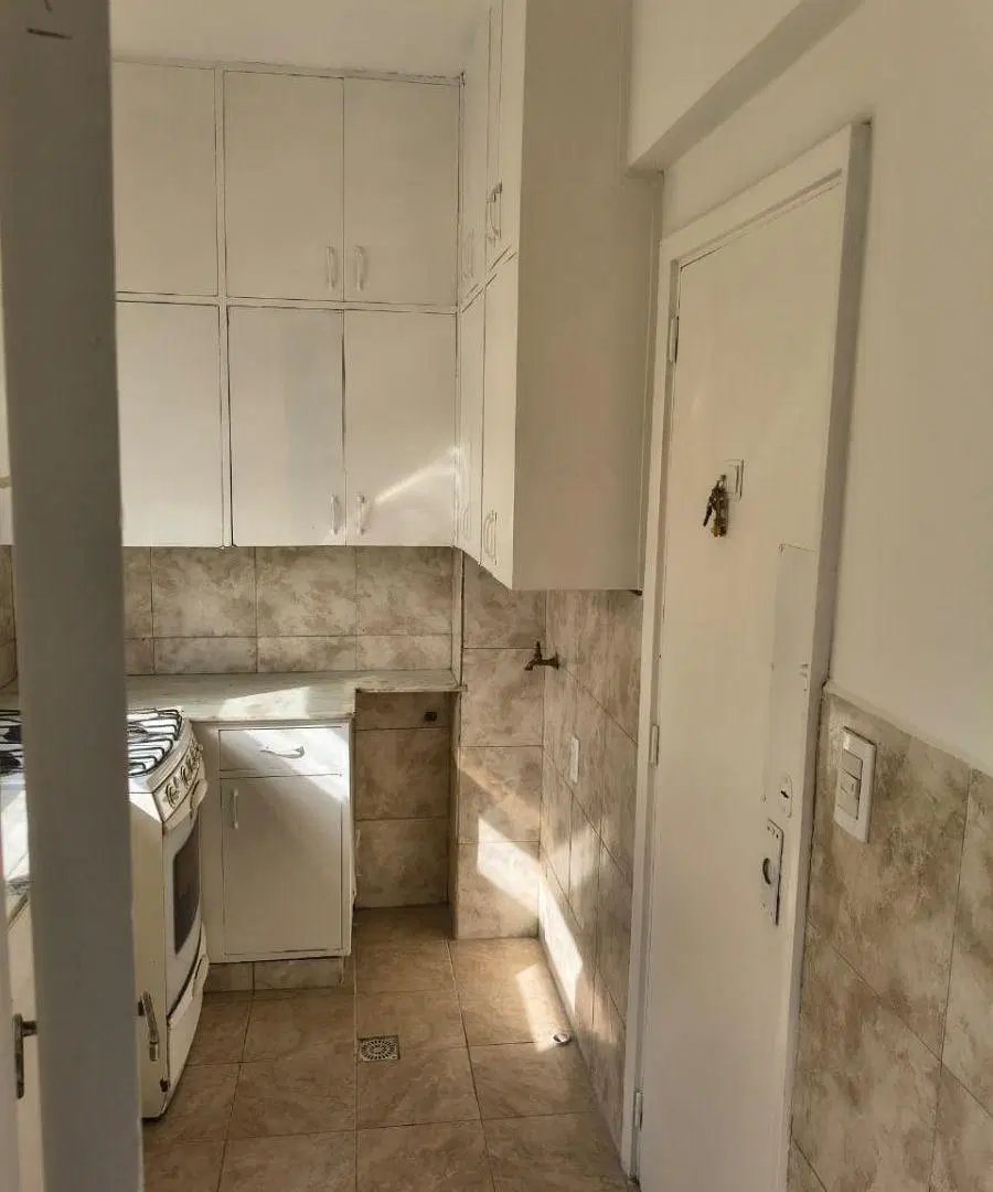 Alquilo dep 1 dormitorio Av. Maipú 135 B° Centro 2
