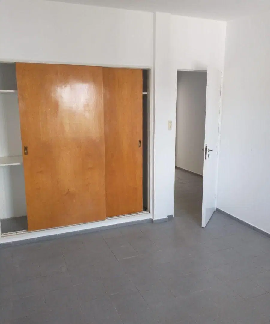 Alquilo dep de 2 dor con terraza B° Las Palmas planta alta 3