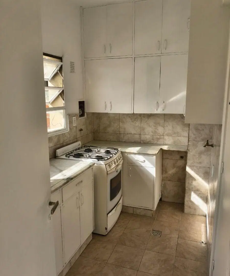 Alquilo dep 1 dor Av. Maipú 135 a metro de Av. Colón B° Centro 3