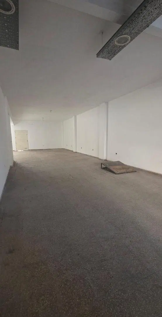 Alquilo local comercial 100 2 baños Av. Duarte Quirós 1500 1