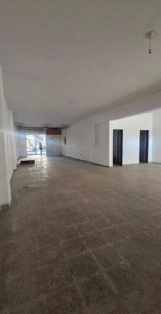 Alquilo local comercial 100 2 baños Av. Duarte Quirós 1500 3