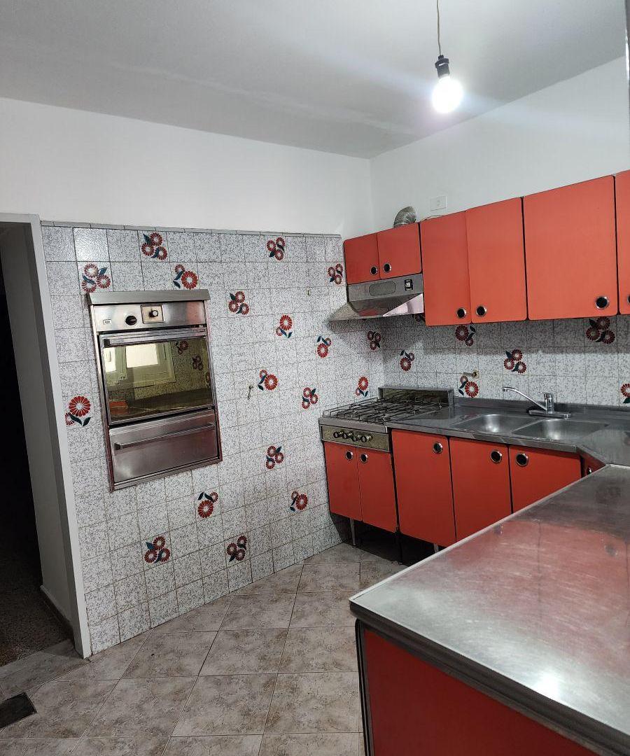 Foto de Alquilo casa 2 dor + hab. de servicio, 2 baños cochera. B° Jardín, imagen 2