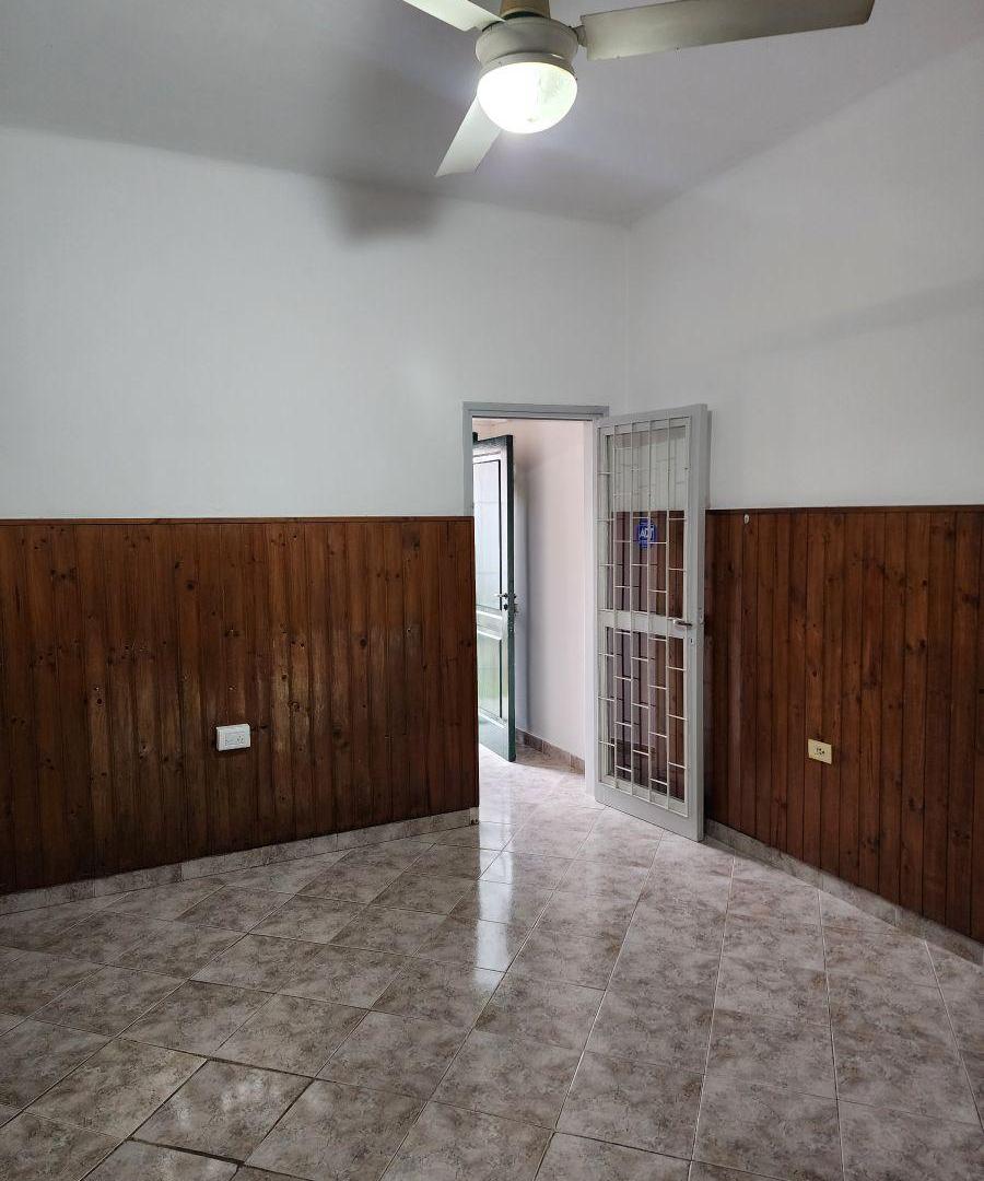 Foto de Alquilo casa 2 dor + hab. de servicio, 2 baños cochera. B° Jardín, imagen 4