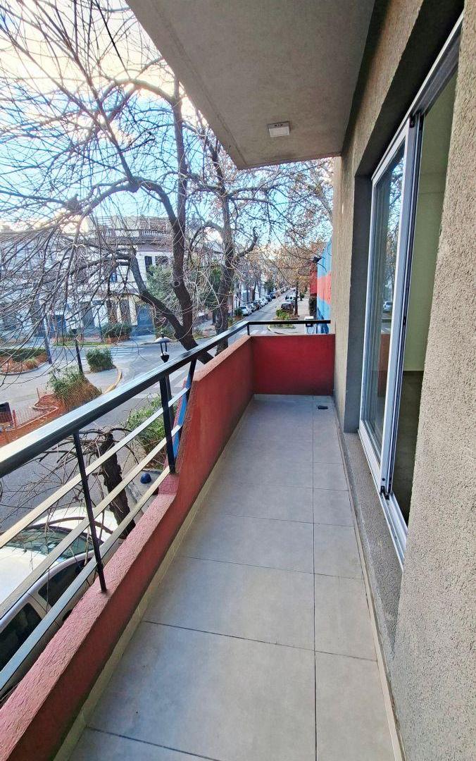 Foto de Depto. 2amb. Semi - Piso al Frente con Balcón y Cochera Cubierta, imagen 3