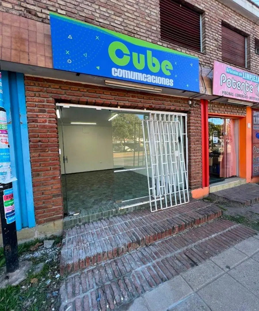ALQUILO LOCAL COMERCIAL SOBRE AV. MONSEÑOR P. CABRERA 3