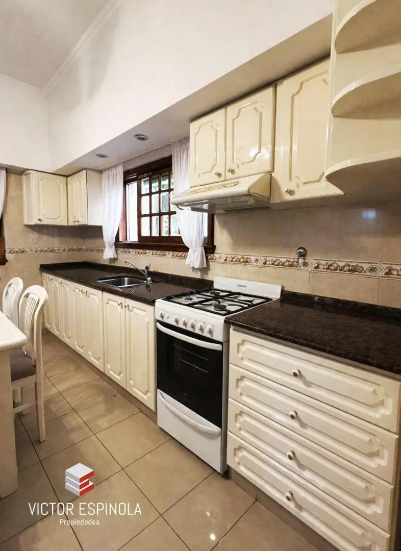 PH 3 ambientes en planta baja con garage, patio y quincho con baño Villa Bosch 5