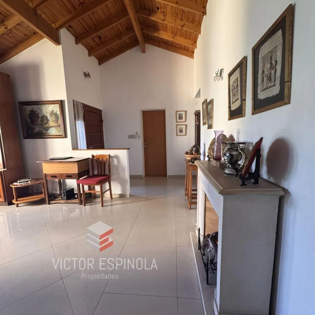 VENTA CASA 5 AMBIENTES JARDIN, COCHERA, SAN ANDRES LOTE PROPIO APTO CREDITO 5