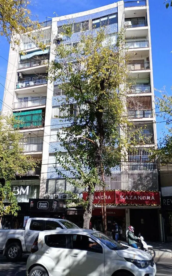 Departamento en venta sobre Colon 3