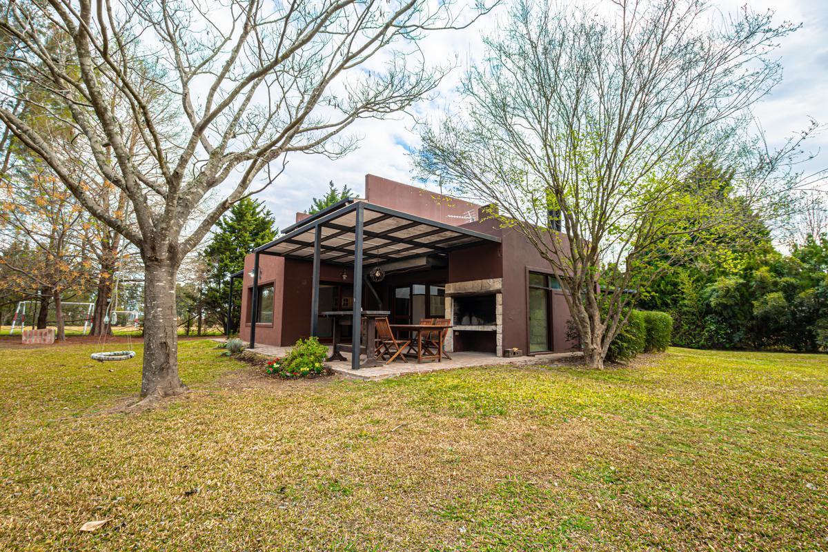 CASA EN VENTA EN ROLDAN CON PARQUE DE 3600 M2