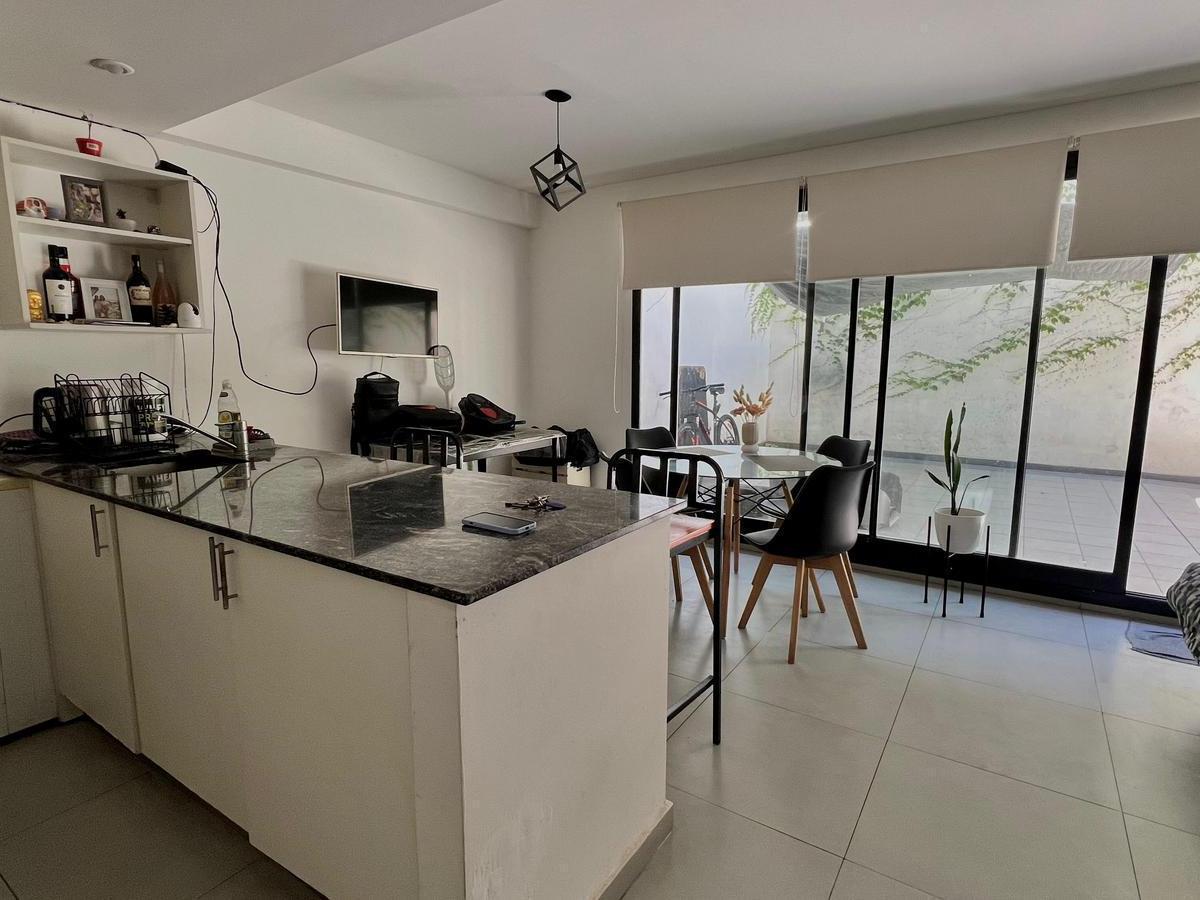 DEPARTAMENTO EN VENTA DE 1 DORMITORIO CON PATIO Y COCHERA