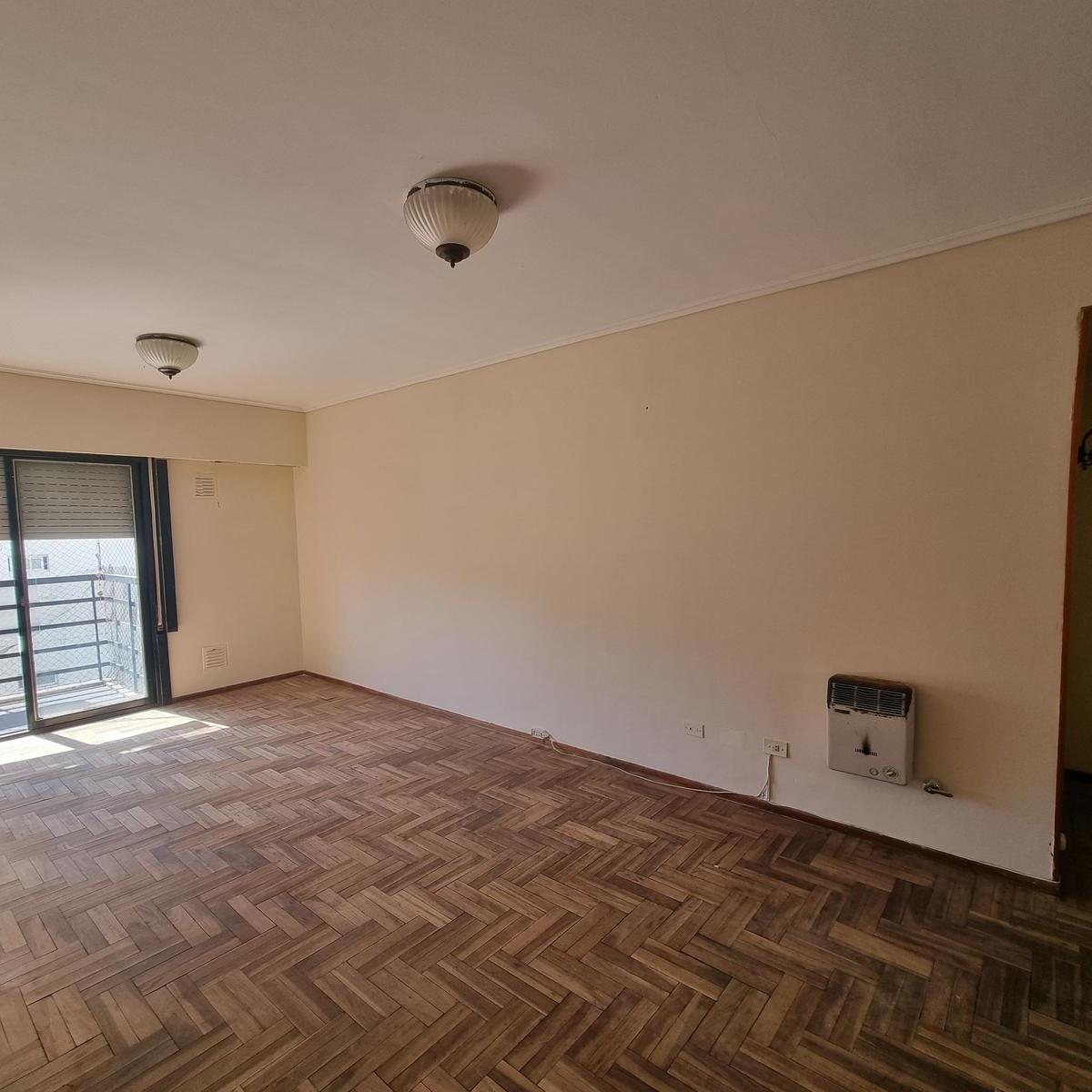 Venta - 3 Dorm. Centrico 5