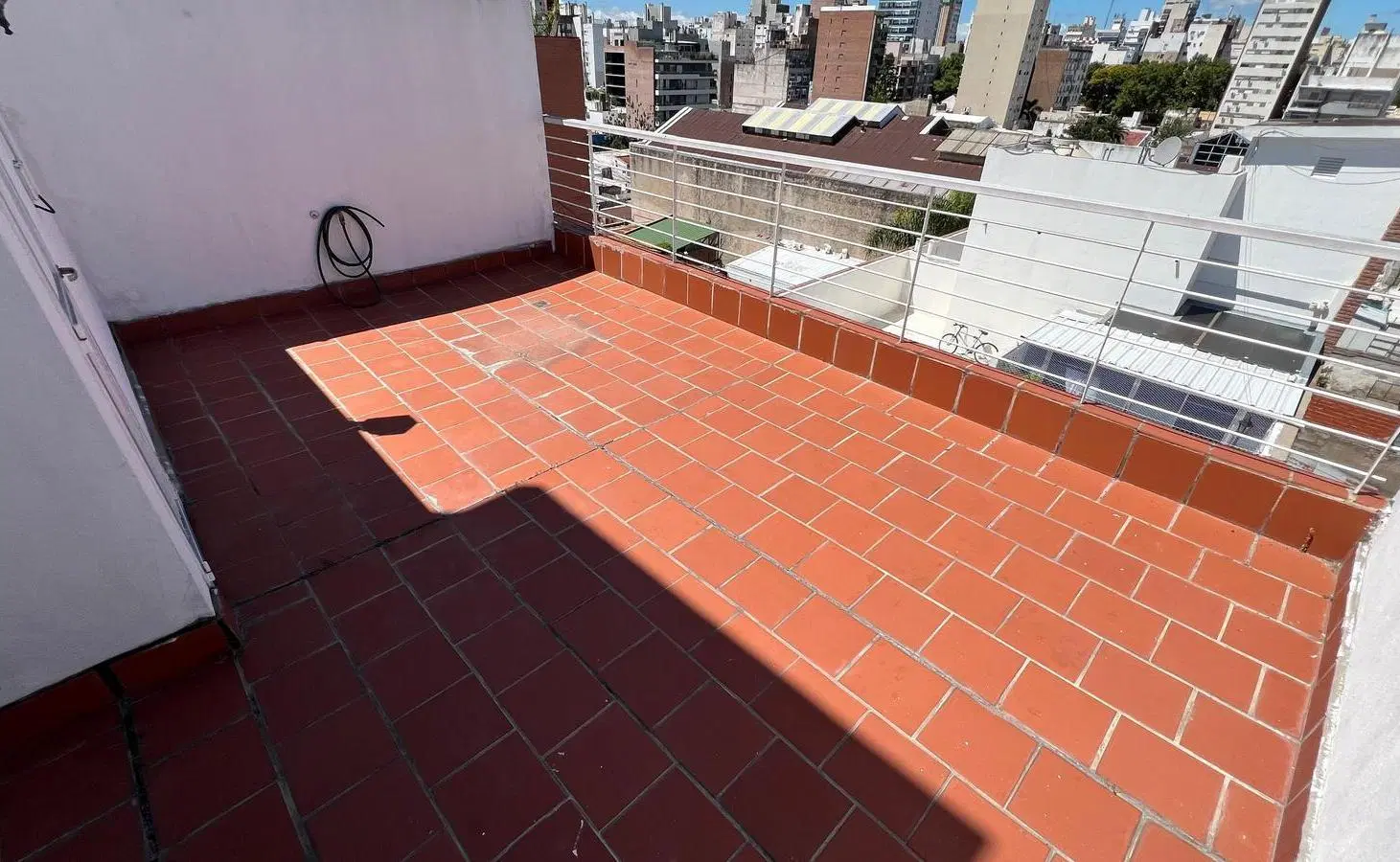 Monoambiente dividido con TERRAZA EXCLUSIVA 5