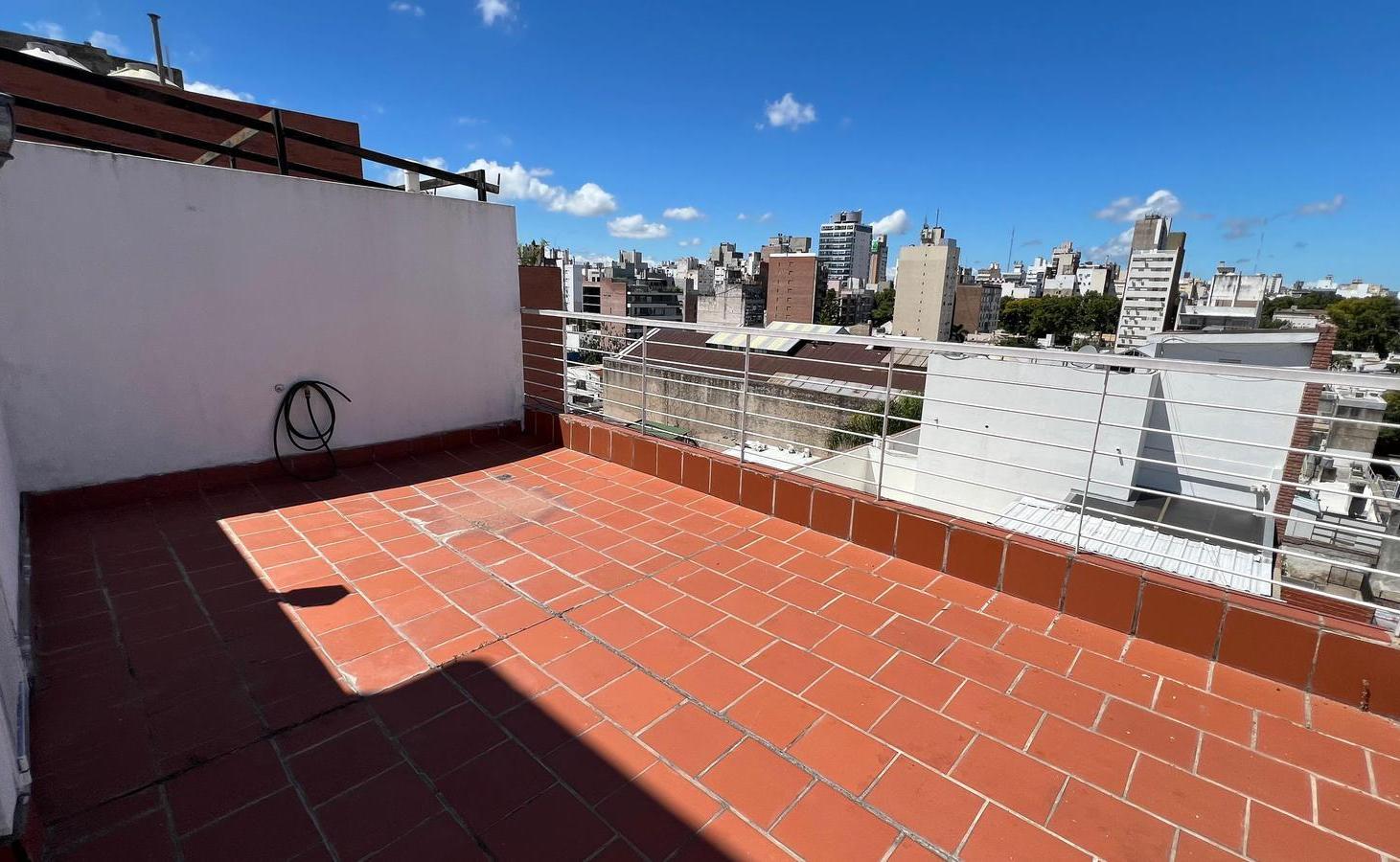 Monoambiente dividido con TERRAZA EXCLUSIVA