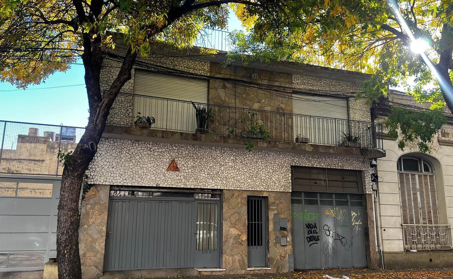 Foto de CASA EN BARRIO ABASTO CON LOCAL Y GALPÓN, imagen 2