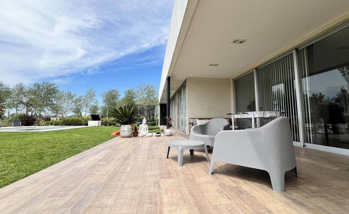 CASA EN VENTA PINARES DEL SUR