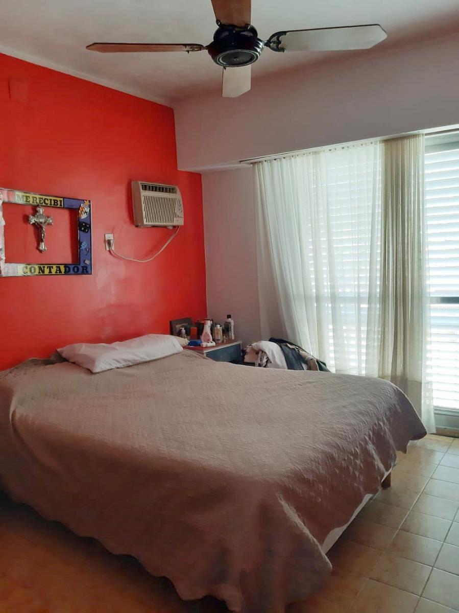 Casa en Venta de 4 Dorm. C/ Cochera en Otros Barrios 4