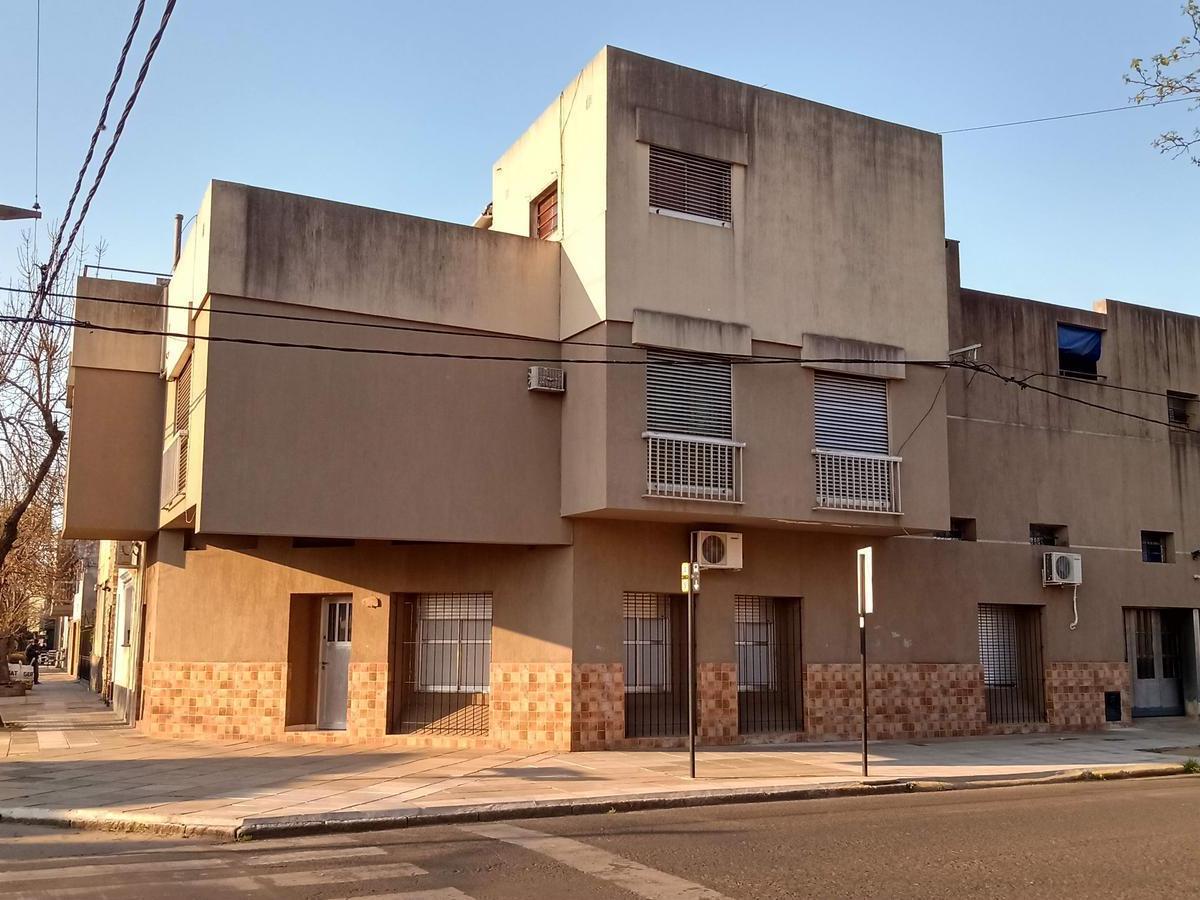 Casa en Venta de 4 Dorm. C/ Cochera en Otros Barrios 1