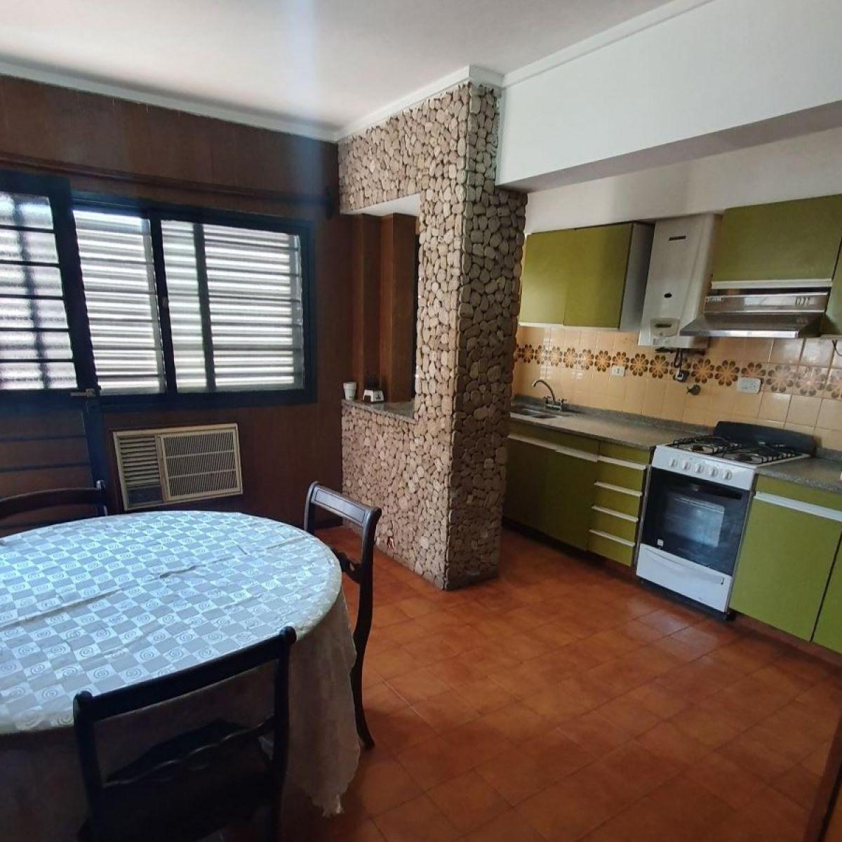 Venta Depto 2 Dorm. + Patio, Marcos Paz 3600 1