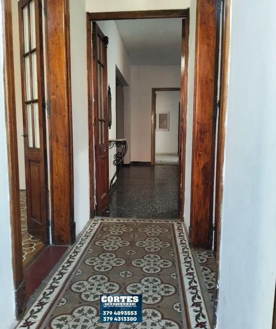 Amplia CASA Junin 800 - Uso Comercial -- a 20 m. de la Peatonal de Corrientes 5