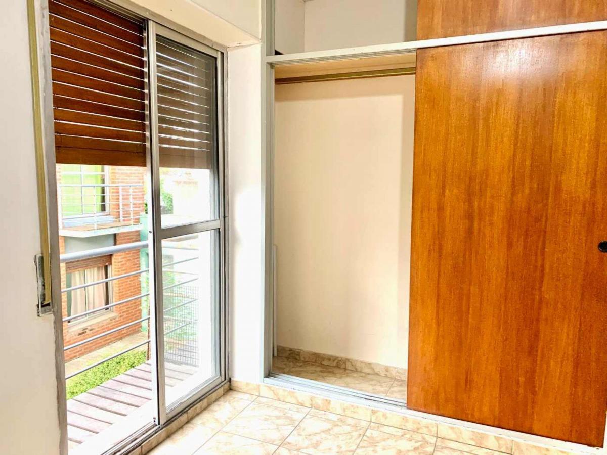 Venta Departamento con Cochera y Balcon 25 de Mayo 2
