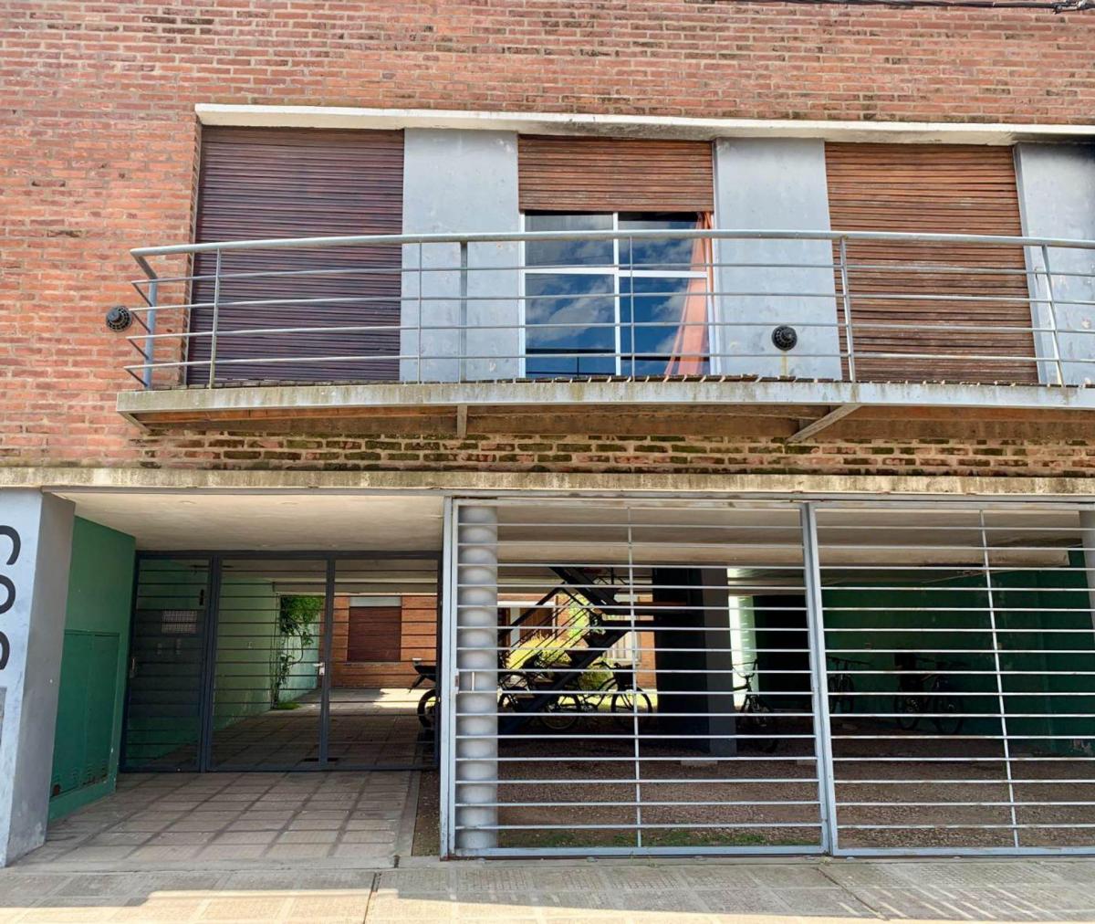 Venta Departamento con Cochera y Balcon 25 de Mayo 3